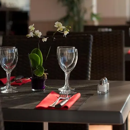 La Table De Cana-gradignan Hotel