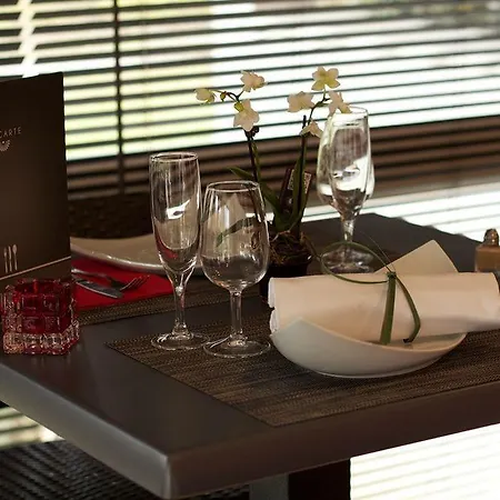 La Table De Cana-gradignan Hotel
